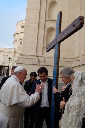 papa francesco croce lampedusa